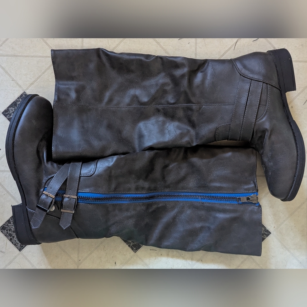 Gray Knee-High Boots with Blue Zipper